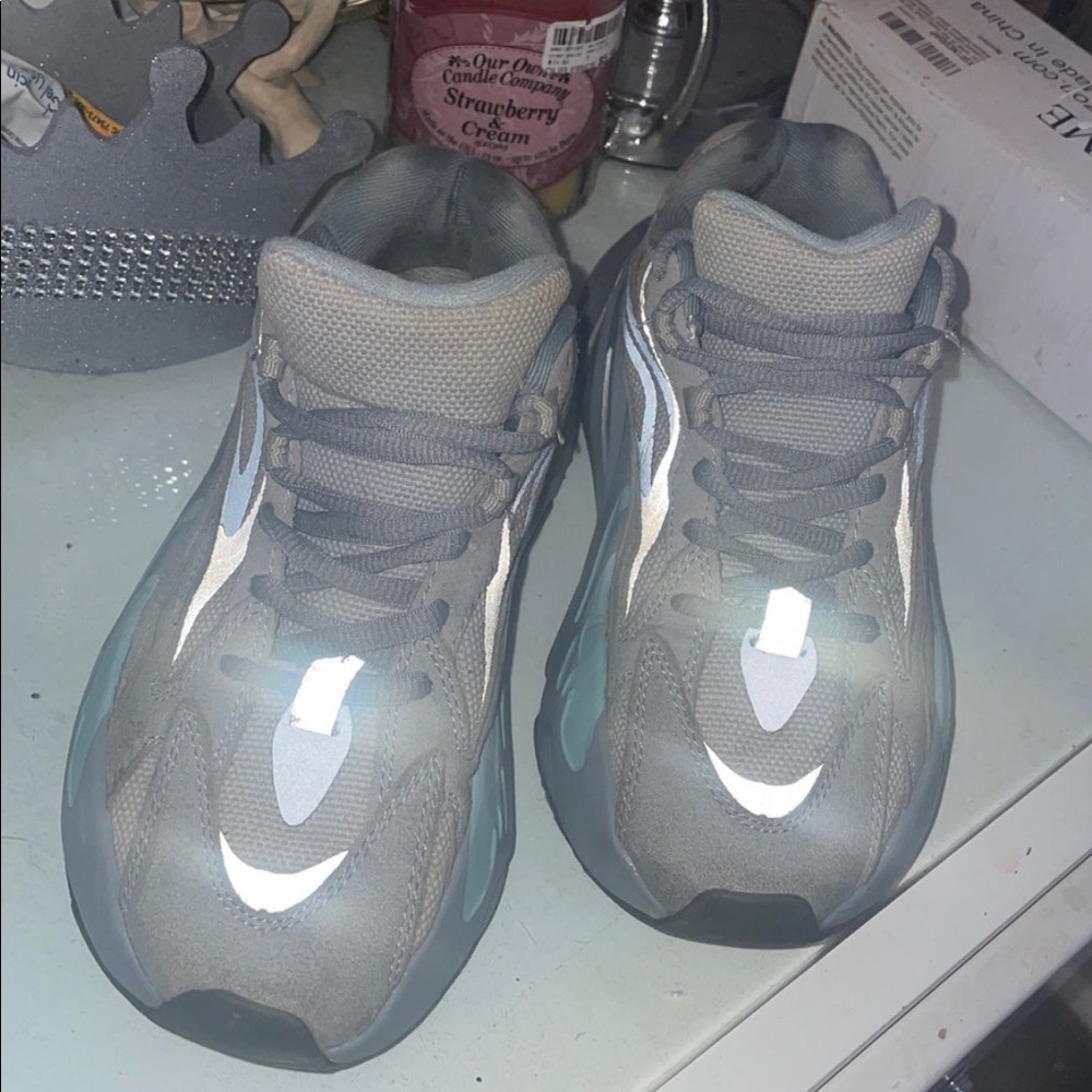 yeezy 700 V2 in hospital blue